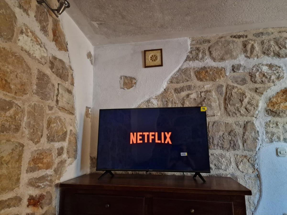 House Riva Apartman Pirovac Kültér fotó