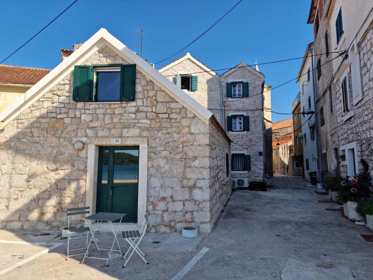 House Riva Apartman Pirovac Kültér fotó
