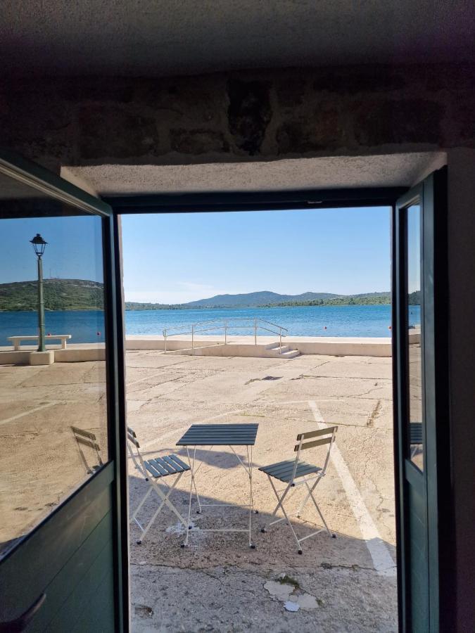 House Riva Apartman Pirovac Kültér fotó