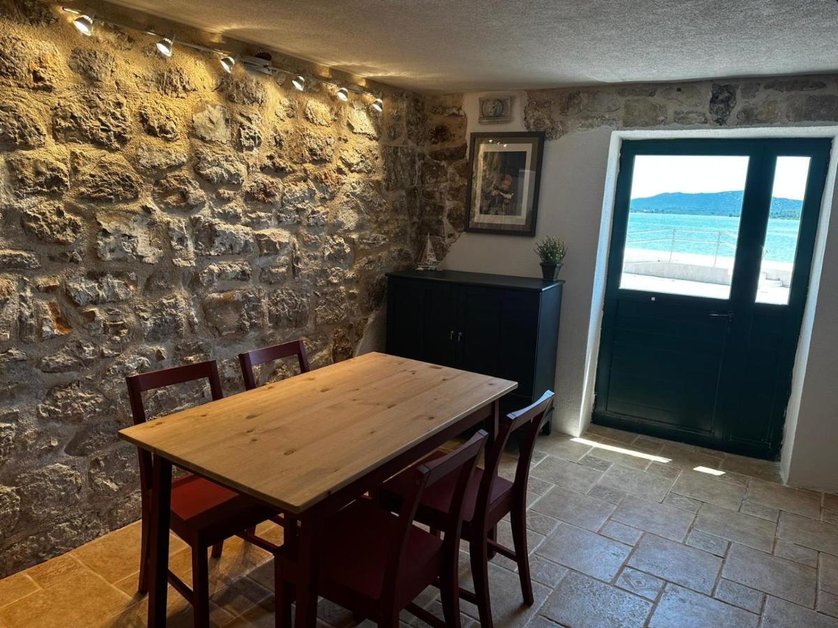 House Riva Apartman Pirovac Kültér fotó