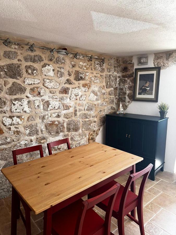 House Riva Apartman Pirovac Kültér fotó