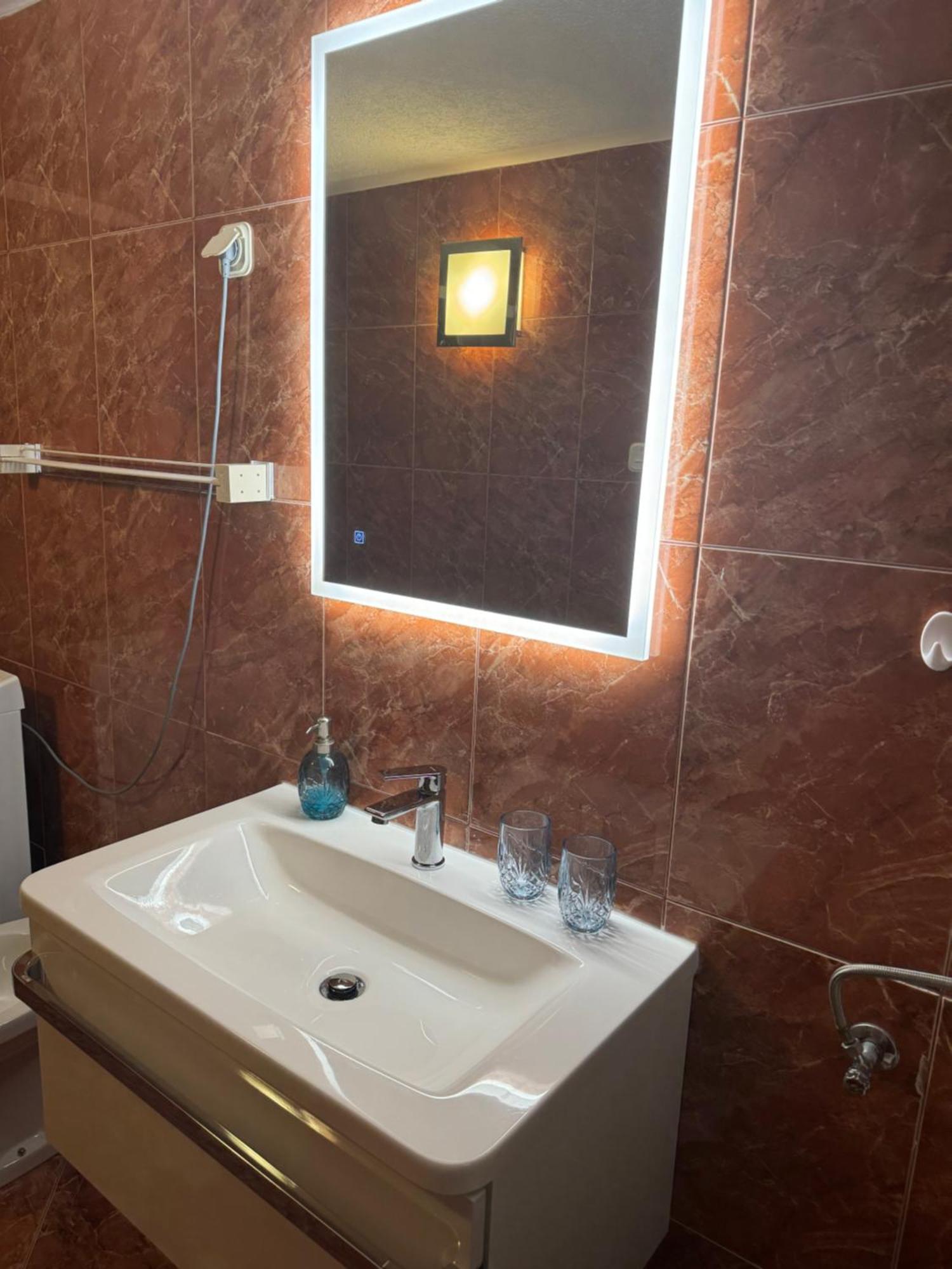 House Riva Apartman Pirovac Kültér fotó